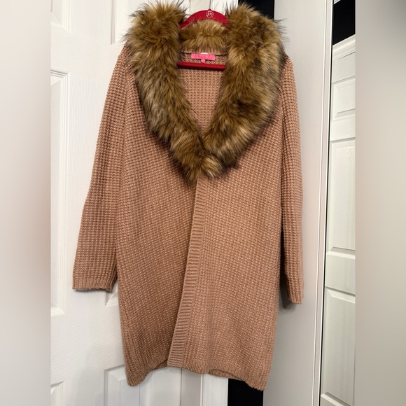 Lilly Pulitzer Camel Cardigan with Faux Fur Trim - Picture 4 of 8